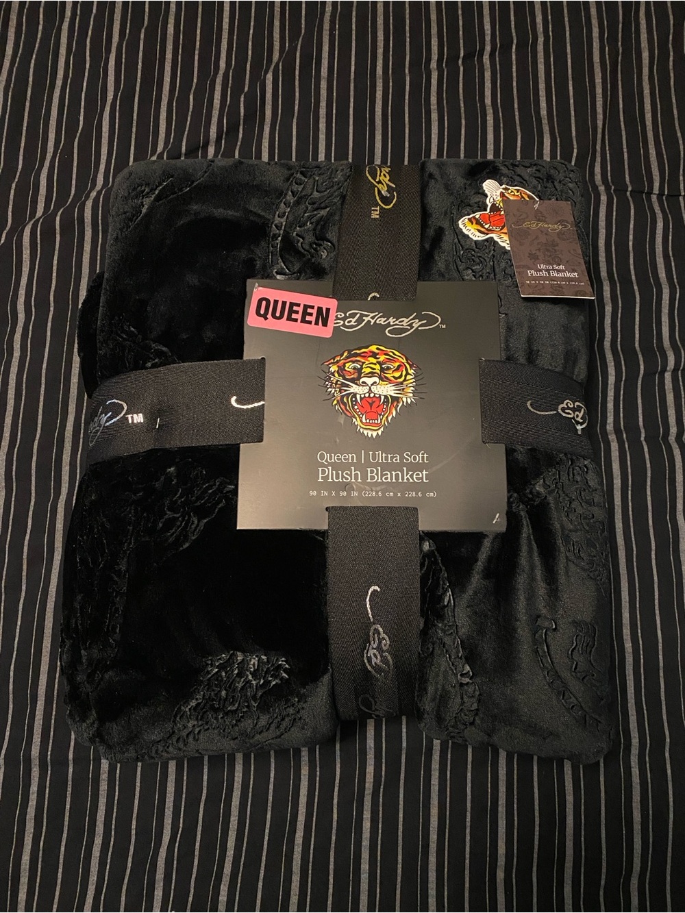 🐅 Ed Hardy TIGER Queen Embossed Ultra Plush Blanket